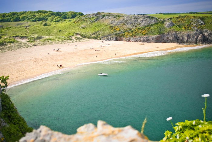 Pembrokeshire barafundle bay coast wales beaches path beach holidays walking south families camp places friends around top walks 20th february